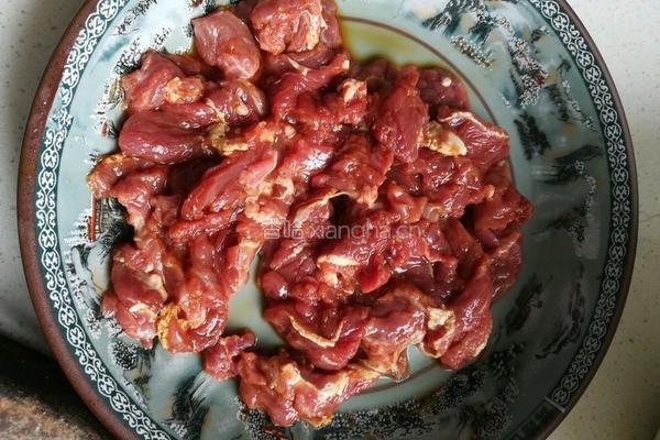 胡萝卜炒牛肉的做法图解2