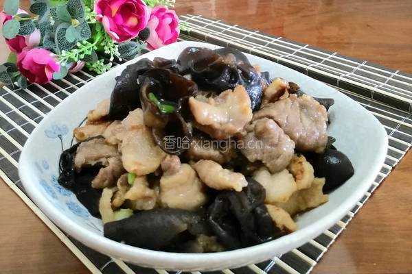香菇黑木耳炒肉片的做法图解1