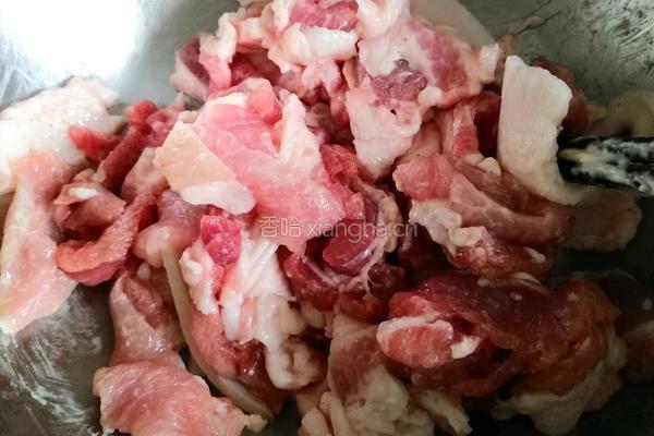 香菇黑木耳炒肉片的做法图解2