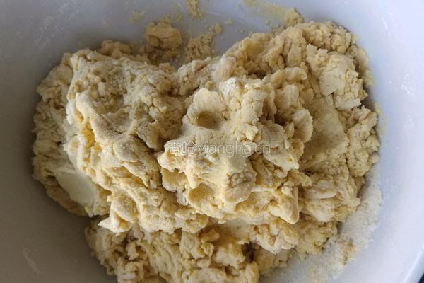 奶香红枣果干甜窝头的做法图解3