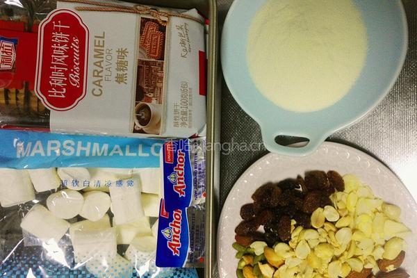 焦糖味坚果雪花酥的做法图解1