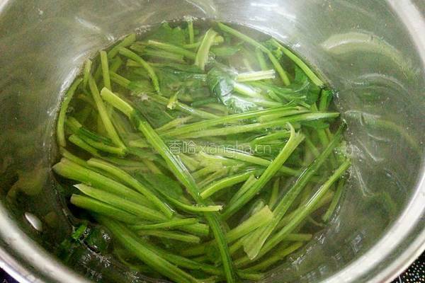 减脂辣菠菜的做法图解2