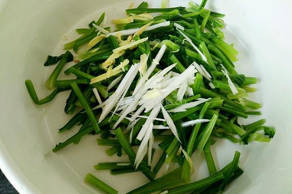 减脂辣菠菜的做法图解5