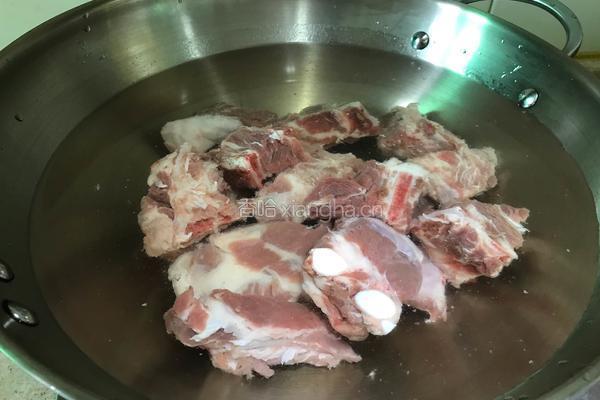 茶树菇炖排骨的做法图解2