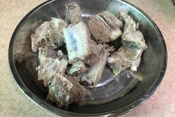 茶树菇炖排骨的做法图解4