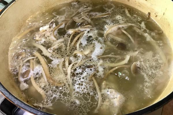 茶树菇炖排骨的做法图解8