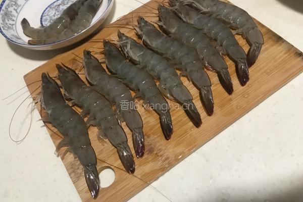 红烧南美大对虾的做法图解1