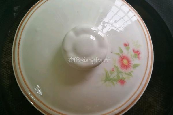 红枣花旗参桂圆瘦肉汤的做法图解3
