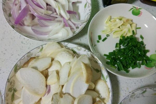 洋葱炒杏鲍菇的做法图解1