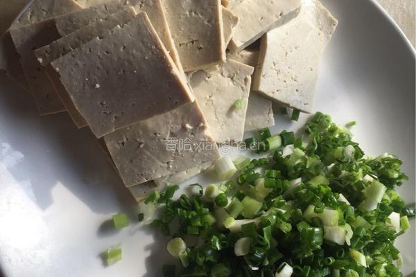 虾酱豆腐的做法图解1
