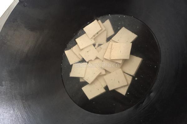 虾酱豆腐的做法图解2