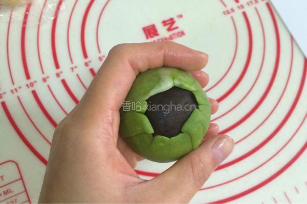 四色螺旋蛋黄酥的做法图解23