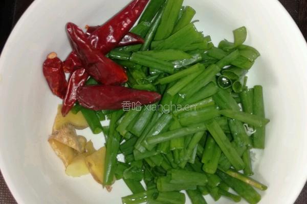 家常白菜炖粉条的做法图解1