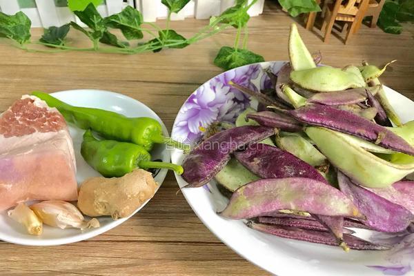 五花肉炒扁豆的做法图解1