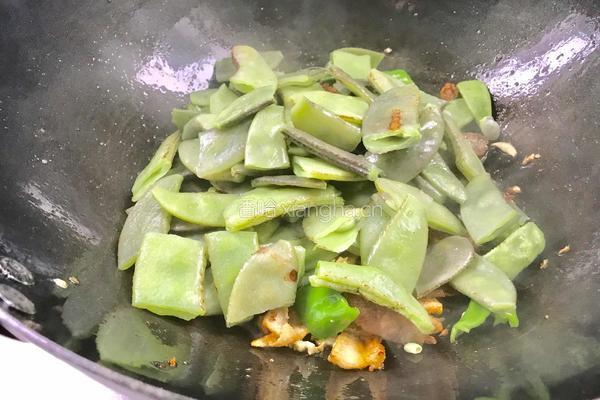 五花肉炒扁豆的做法图解12