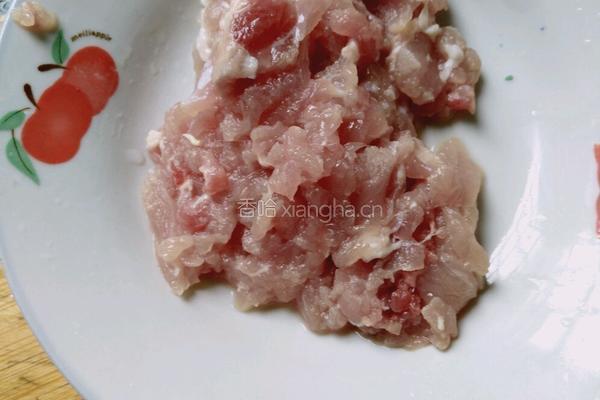 木耳炒瘦肉的做法图解1