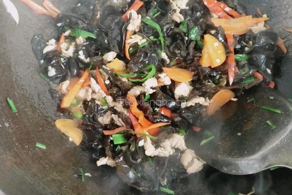 木耳炒瘦肉的做法图解12