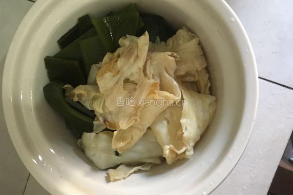 花胶海带骨头汤的做法图解3