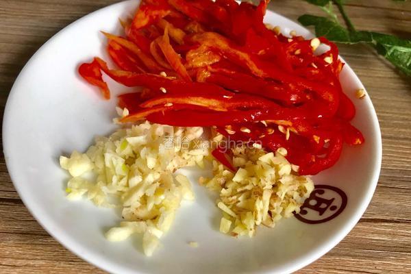 白菜梗子芹菜炒肉丝的做法图解4
