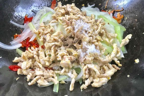 白菜梗子芹菜炒肉丝的做法图解17