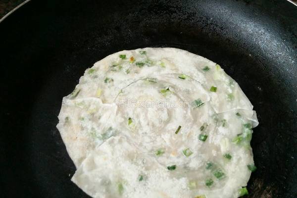 饺子皮版葱油饼的做法图解13