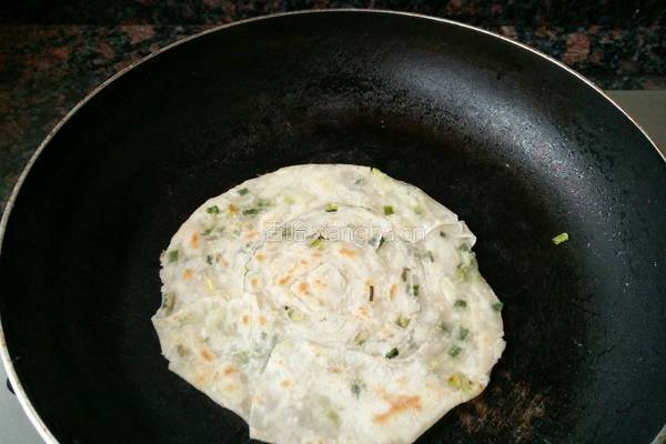 饺子皮版葱油饼的做法图解14
