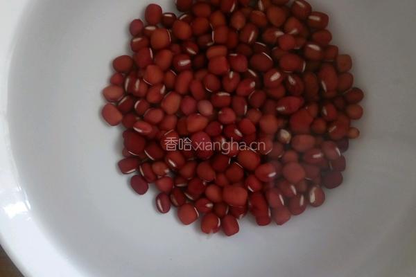 红枣花生红小豆汤的做法图解2