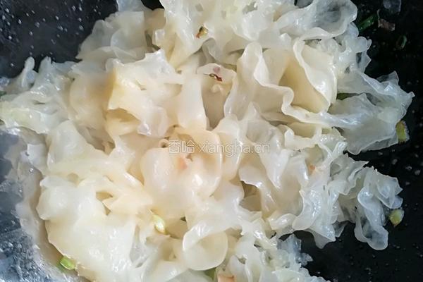 鲜银耳炒鸡蛋的做法图解3