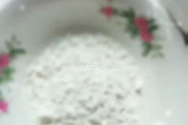 红薯粉面条的做法图解1