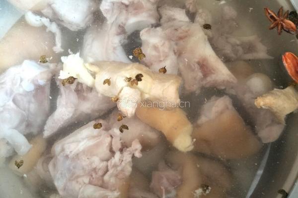 清炖猪蹄的做法图解3