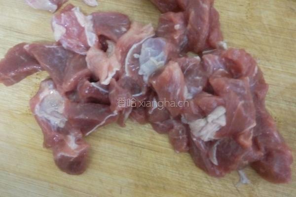牛肉炖萝卜土豆的做法图解1