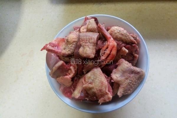 西洋参鸽子汤的做法图解1