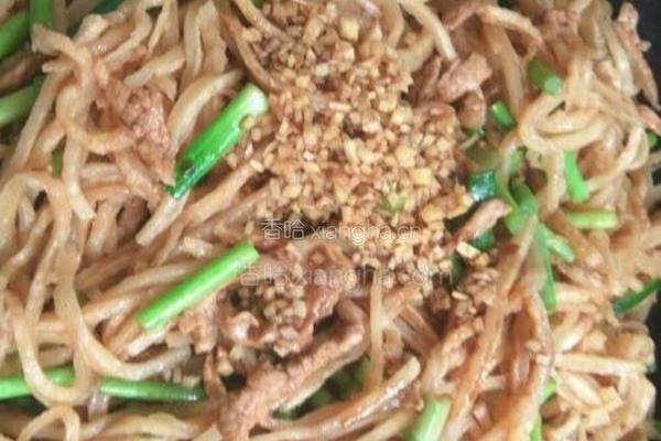 蒜苔肉丝炒饼的做法图解9