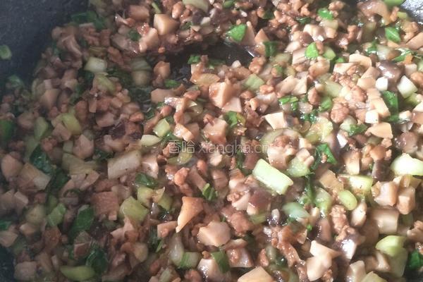 油菜香菇肉末小炒（2岁以上宝宝营养菜）的做法图解4
