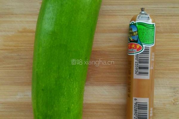 西葫芦炒火腿肠的做法图解1