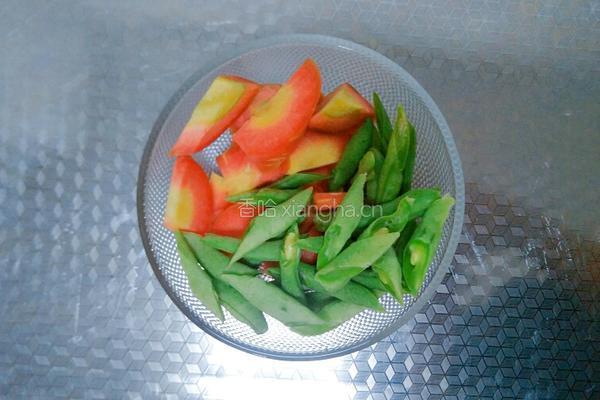 胡萝卜豆腐炖排骨的做法图解2