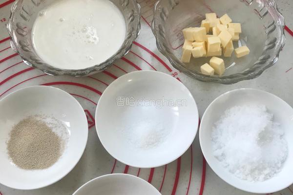 豆沙小面包的做法图解1