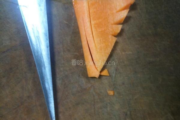 胡萝卜雕蝴蝶的做法图解4