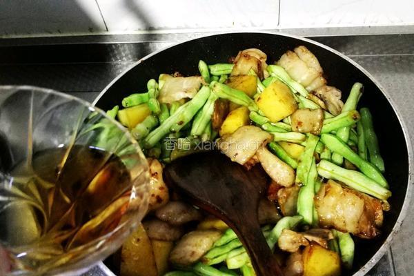 家常土豆炖豆角的做法图解10