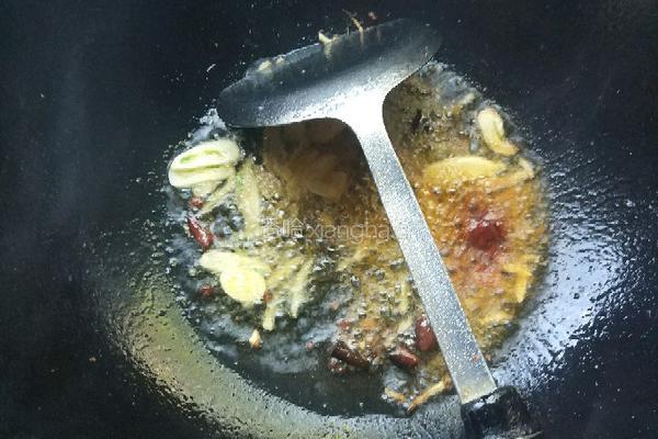 腊肉炒佛手瓜的做法图解2