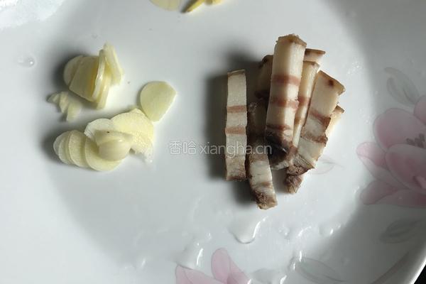 腊肉卷心菜的做法图解2