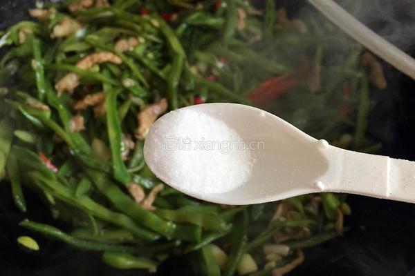 猪耳朵豆角丝炒肉的做法图解10