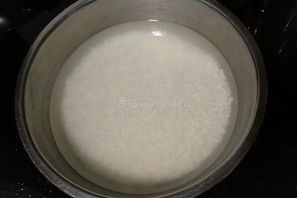 广式腊肠煲仔饭的做法图解1