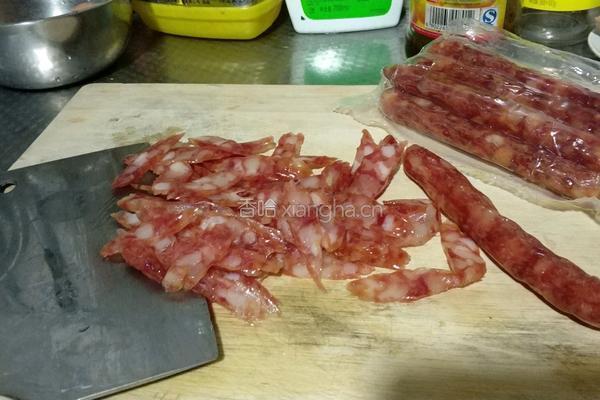 广式腊肠煲仔饭的做法图解4