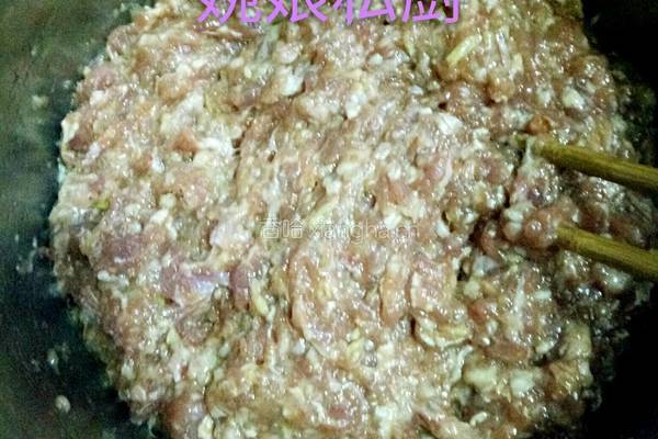 萝卜丝汆羊肉丸子的做法图解1