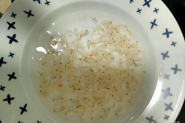 虾皮鸡蛋羹的做法图解1