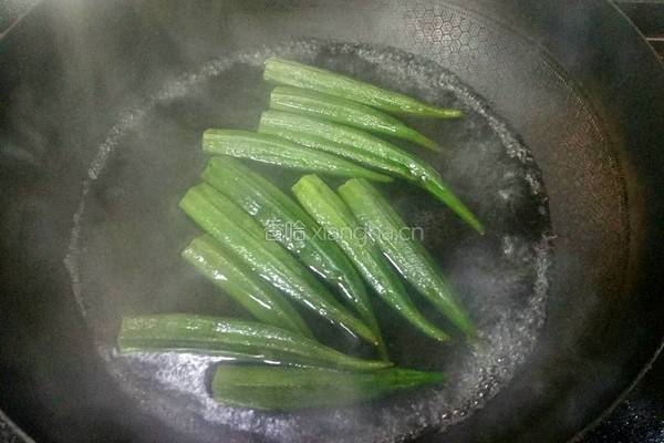 VIP名厨课菜品试做～秋葵炒鸡蛋的做法图解2