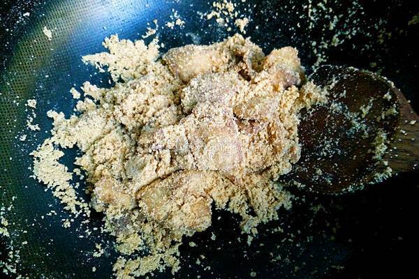 玉米面粉炒肉的做法图解12
