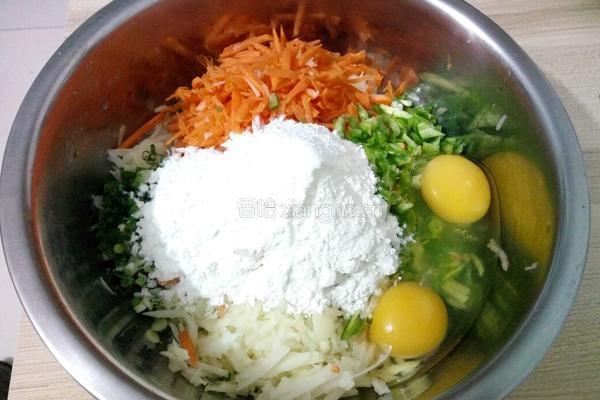 土豆胡萝卜饼的做法图解2
