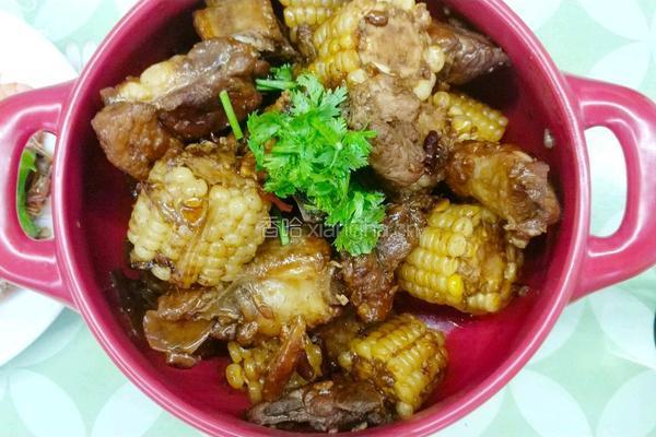 砂锅酱香排骨炖玉米